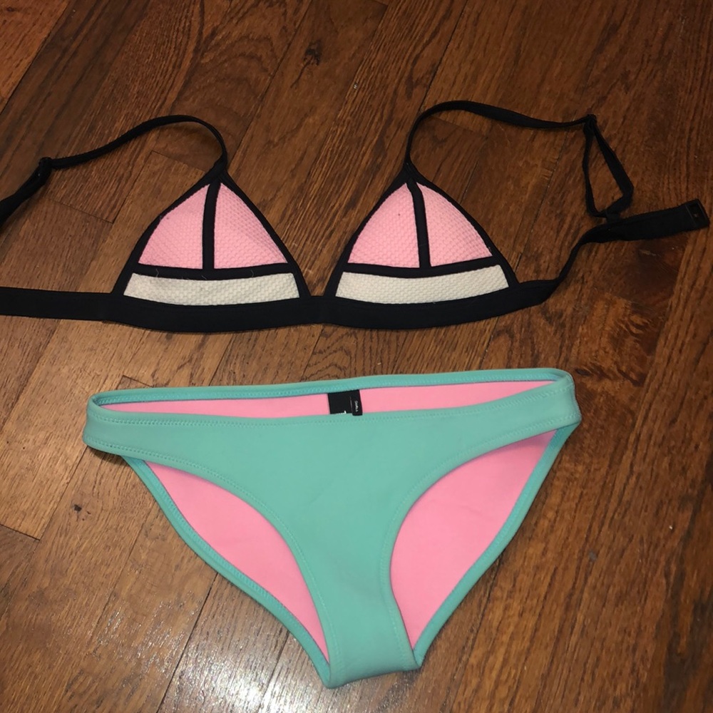 Triangl bathingsuit top (xs) and bottom (s)
